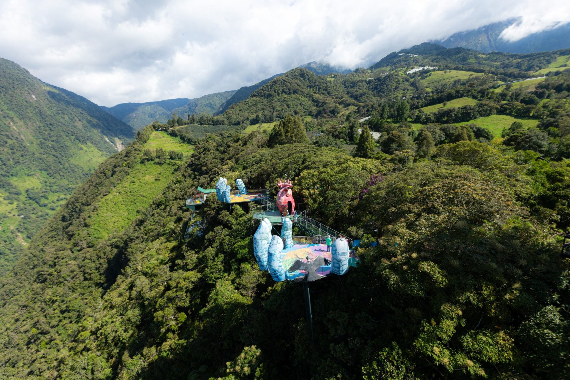Baños de Agua Santa: Aventura, naturaleza y tradición en el corazón del Ecuador